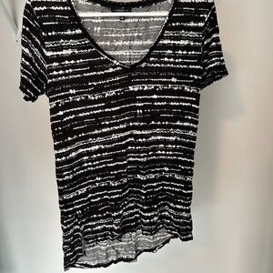 🧡5/$25🧡Dynamite Black and White Patterned Short Sleeve Tee